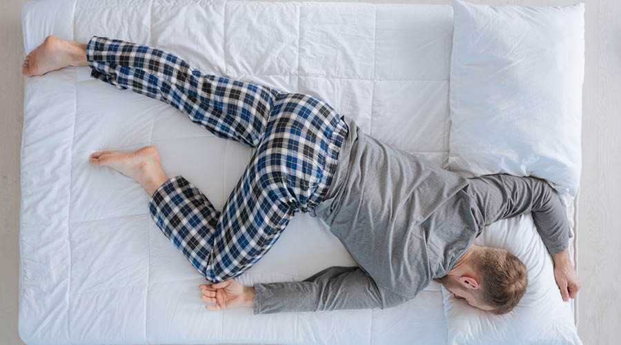 Schlafposition Schlaflage Bauchschläfer Bauchlieger Rückenschmerzen Probleme Matratze Lattenrost Kopfkissen Beratung die schlafdesigner 